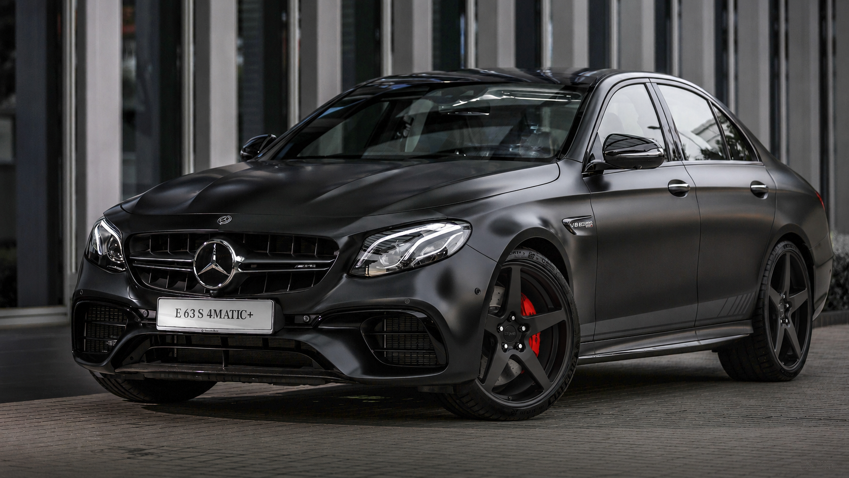 Исходное фото Mercedes-AMG E 63 S — пример работы сервиса