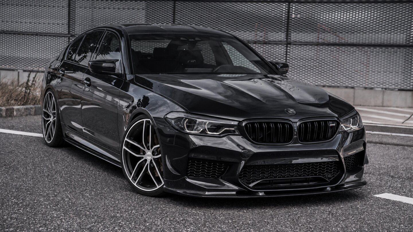 BMW M5 до примерки, с исходными дисками